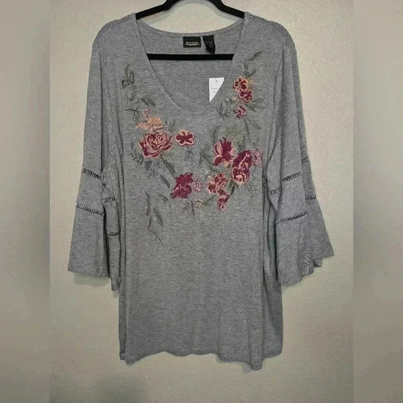 Sara Studio Tops - NWT SARA STUDIO Gray Floral Embroidered Designed Bell Sleeve Top - SIZE Large